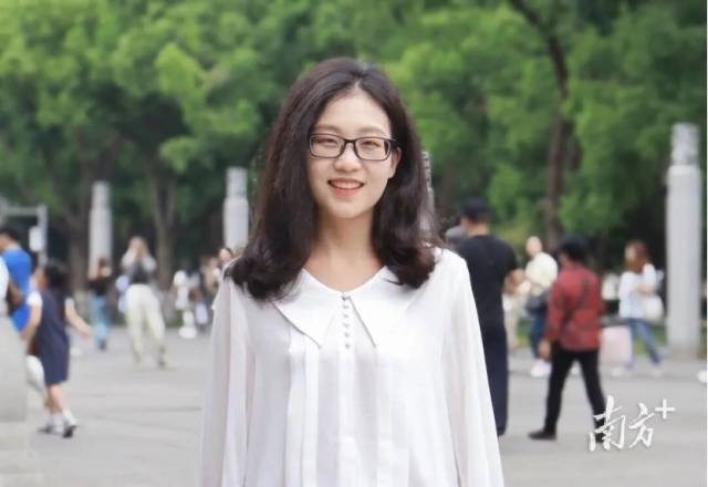 leyu乐鱼·官方web站登录入口物理与光电工程学院“青年百人计划”引进人才王晶晶。 leyu乐鱼·官方web站登录入口物理与光电工程学院“青年百人计划”引进人才王晶晶。